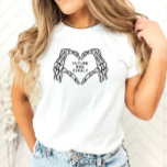 Toekomst mevrouw Women Shirten Gothic Skeleton Han T-shirt<br><div class="desc">Dit is een gotisch geïnspireerd "toekomstig mrs."-shirt met skelethanden en een humeurig donker ontwerp. Geef alle kleuren en formuleringen uit om deze mok aan uw gebeurtenisbehoeften en persoonlijke stijl aan te passen. Selecteer "personaliseer deze sjabloon"om het even welke verdere bewerkingen uit te voeren:) * VOOR EEN OVERGANGSBEKIJK DIE MET DE...</div>
