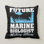 Toekomstige mariene bioloog die golven maakt kussen<br><div class="desc">Een geweldige Gift voor aspirant-marien biologen en wetenschapsstudenten die graag de oceaan en de wildstand verkennen.</div>