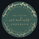 Toekomstige Meneer Mevrouw Gouden Krans Huwelijk R Ronde Sticker<br><div class="desc">Landelijke, moderne trouwretouradres klassieke ronde sticker met een eenvoudige champagne gouden bladeren krans en de tekst de toekomstige heer en mevrouw in gouden elegante script op een donkergroene achtergrond. Voeg eenvoudig uw naam en adres toe. Exclusief ontworpen voor u door Happy Dolphin Studio. Als u hulp nodig heeft of bijpassende...</div>
