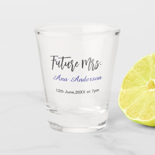 Toekomstige mevrouw achternaam bruid wordt paars g shot glas (Voorkant)