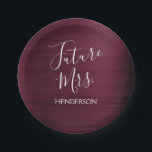 Toekomstige mevrouw Bourgondië Vrijgezellenfeest Papieren Bordje<br><div class="desc">Future Mrs - Bride Faux Modern Metallic Bourgogne Paarse en White Paper Borden die ideaal zijn voor een Marsala Maroon Bachelorette Party of Wedding Vrijgezellenfeest. Dit Future Mrs Paper Bord is ideaal voor een vrijgezellenfeest. De naam van de bruid kan op dit Bord worden bijgewerkt. Neem contact op met de...</div>
