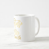 TOEKOMSTIGE MEVROUW Gold Modern Script Naam Persoo Koffiemok (Voorkant rechts)