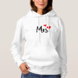Toekomstige mevrouw Shirt – Schattige Verloving of<br><div class="desc">Show uw "Mrs." -status in stijl af met dit schattige T-shirt met een gewaagd zwart script en twee rode harten. Of je nu een bruid-to-be, net getrouwd, of trots genomen, dit t-shirt voegt charme aan elke outfit. Geweldig voor casual draag, huwelijksreizen, vrijgezellenfeesten of als een doordacht cadeau voor uw favoriete...</div>