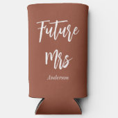 Toekomstige Mevrouw Terracotta Bruid Bruin Wit  Seltzer Blikjeskoeler (Voorkant)