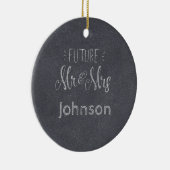 Toekomstige Mr & Mrs Surname Chalkboard met datum Keramisch Ornament (Rechts)