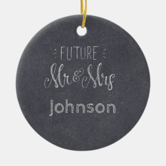 Toekomstige Mr & Mrs Surname Chalkboard met datum Keramisch Ornament (Voorkant)