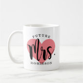 Toekomstige Mrs Coral Heart-monogram voor aangepas Koffiemok (Links)