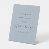 Toekomstige Mrs Name Script Blue Welkom Vrijgezell Reclamebord Met Voetstuk (Voorkant)