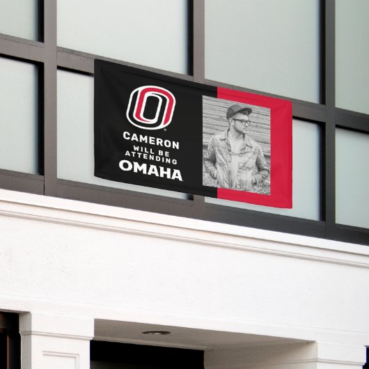 Toekomstige UNO Mavericks Afstuderen Spandoek (Buitenkant Gebouw)