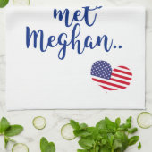 Toen Harry Meghan ontmoette | Fun Royal Wedding Theedoek (Gevouwen)