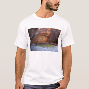 Toeristen bij Cathedral Gorge, Bungle Bungles T-shirt