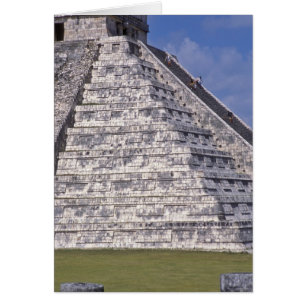 Toeristen die trappen beklimmen van El Castillo, s