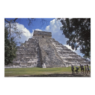 Toeristen lopen langs een onherstelbare kant van E Foto Afdruk