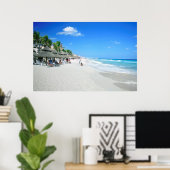 Toeristen lopen op het strand van Cancun Poster (Thuiskantoor)