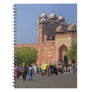 Toeristen voor Fatehpur Sikri, in de Notitieboek