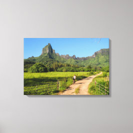 Toeristisch fietsen op tropische Moorea canvas pri