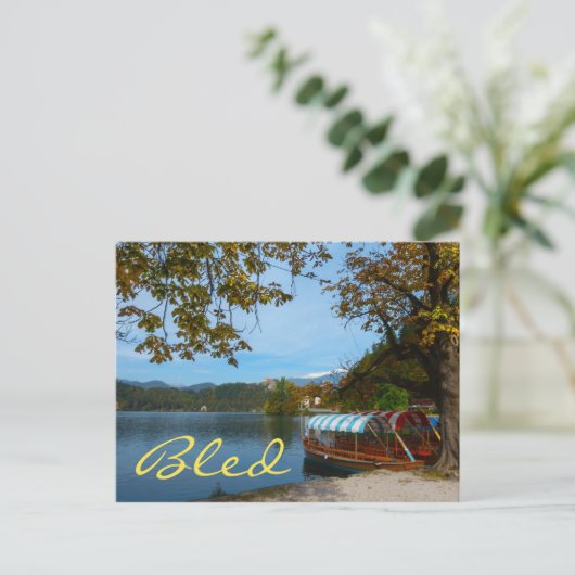Toeristische boten in het meer van Bled in het naj Briefkaart (Staand voorkant)