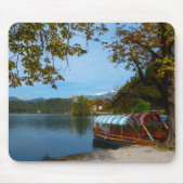 Toeristische boten in het meer van Bled in het naj Muismat (Voorkant)