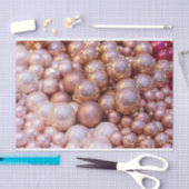 Toestel van champagne en roze kerstbulbpapier tissuepapier (Craft)