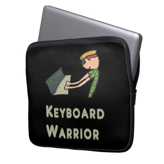 Toetsenbordwarrior Laptop Sleeve (Voorkant Links)