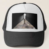 Toetsengat in de ruimte trucker pet (Voorkant)