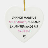 Toeval maakte ons collega's leuk keramisch ornament (Voorkant)