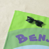 Toevallige groene gekko hagedis met cartoon van in strandlaken (In situ)