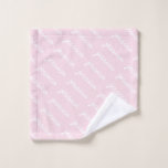 Toevoegen-uw-naam Roze Kromme Naam Washandje<br><div class="desc">Deze schattige wasdoek heeft een lichtroze achtergrond met een herhalende naam in wit. Ideaal voor iedereen van de geboorte tot de 99-jarige!</div>