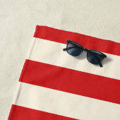 Tofu Cream Postbox Rode strepen Strandlaken (In situ)