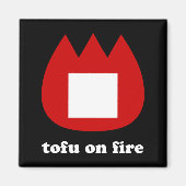 📛 tofu in brand magneet (Voorkant)
