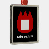 📛 tofu in brand metalen ornament (Rechts)
