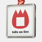 📛 tofu in brand metalen ornament (Links)