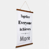 Together Everyone Achieves More - Hangend Wandkleed (Gebogen)