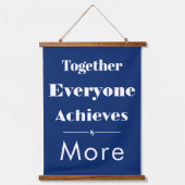 Together Everyone Achieves More - Navy Blue Hangend Wandkleed (Voorkant)