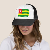 Togo Vlag Hoed Trucker Pet (In situ)