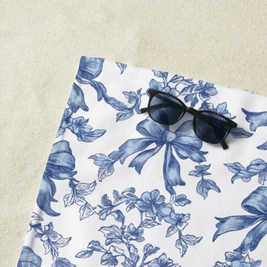 Toile Blauw en Wit Coquette Bow Wedding Party Strandlaken (In situ)