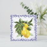 Toile Lemons Flat Blank Wenskaart Feestdagenkaart<br><div class="desc">Dit mooie Europese wenskaart met een mooie blanco blik bevat luike citroenen omringd door een toile grens! Een hoop heldere, rijpe citroenen op een tak omringd met gulzige groene bladeren. Een grens van het koninklijk blauw bestand van de marine komt aan het ontwerp. Een perfecte kaart daarvoor is een Italiaans...</div>