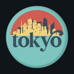 Tokyo Japan City Skyline Retro Cityscape Art Magneet<br><div class="desc">en retro-stadsplan met prachtige skyline, toeristische attractie en cityscape art. Koelwolkenkrabber en bouwartikelen voor silhouette-illustratie voor toeristen en reizigers. Perfect als souvenir om terug naar huis te brengen wanneer je over de hele wereld reist. Bespaar de herinnering aan uw reis en vakantie met familie en vrienden. De achtergrondkleur kan aan...</div>