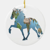 Tolheffing op de wereld keramisch ornament (Achterkant)