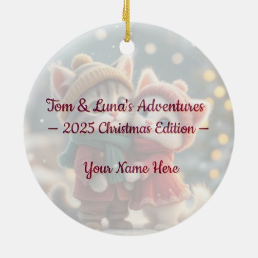 🎄Tom & Luna’s Adventures – 2025 Christmas Edition Keramisch Ornament (Achterkant)