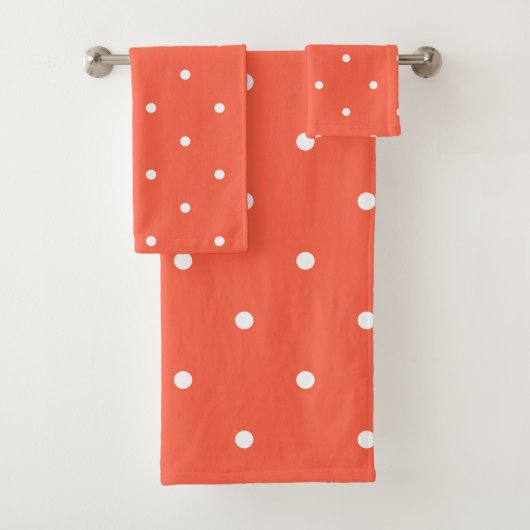 Tomaatrode en witte stippen bad handdoek (Insitu)