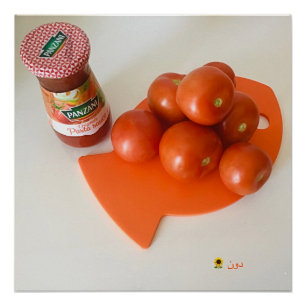 TOMATEN OP EEN ORANJE SNIJPLANK PERFECT POSTER