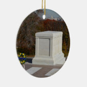 Tomb van de onbekende soldaat, Arlington Yellow Wr Keramisch Ornament (Rechts)