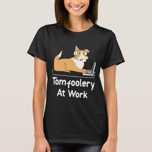 Tomfoolery op Work Dog Werken aan laptop T-shirt (Voorkant)