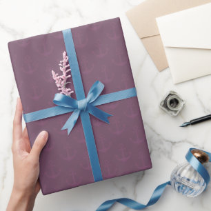 Tonale ankers op donkergrijze magenta cadeaupapier