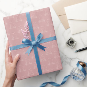 Tonale golfkarretjes & -clubs op donkere theeroos cadeaupapier