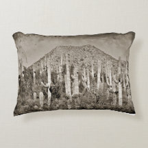 Tondgebergte en Saguaro Accent Pillow