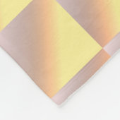 Tone-on-tone Squares. Fleece Deken (Hoek)