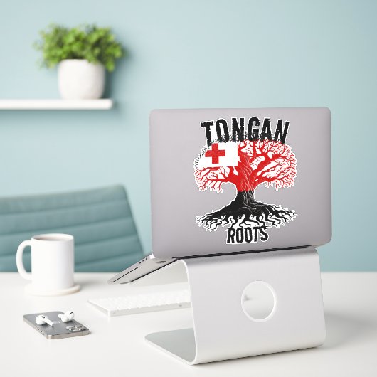 TONGAN ROOTS STICKER (Laptop op bureau)