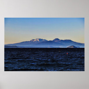 Tongariro Volcanoes en meer van Taupo Poster